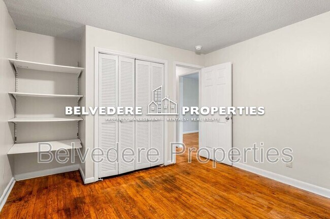 Building Photo - 2203 Oak Hill Dr