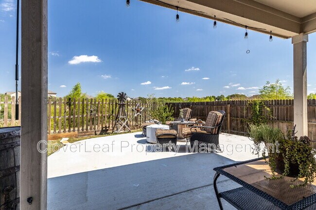 Building Photo - 804 Shrike Ln