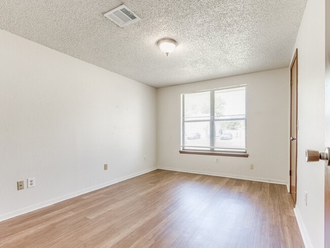 Building Photo - 929 Branchwood Dr