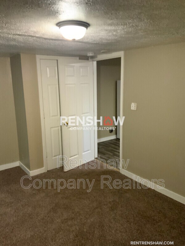 Building Photo - 410 N Connell Ave