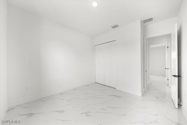 Building Photo - 1128 NE 33rd Terrace