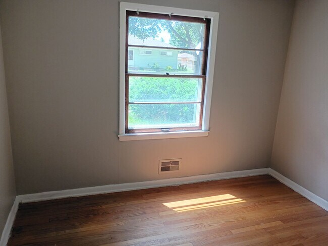 Building Photo - 8120 W Herbert Ave