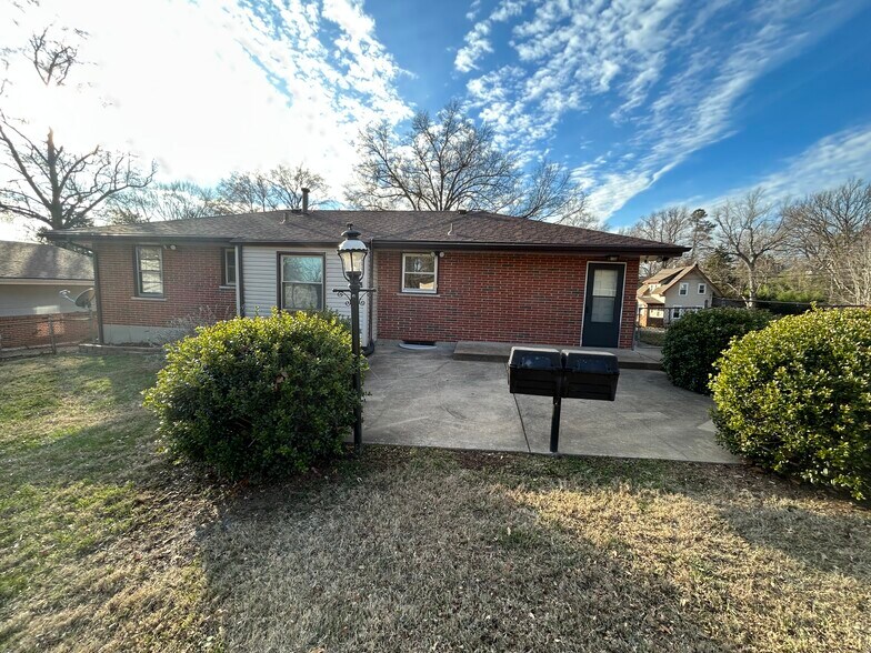 Building Photo - 230 Georgia Ave