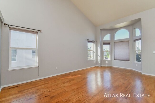 Building Photo - 3055 Ellesmere Dr