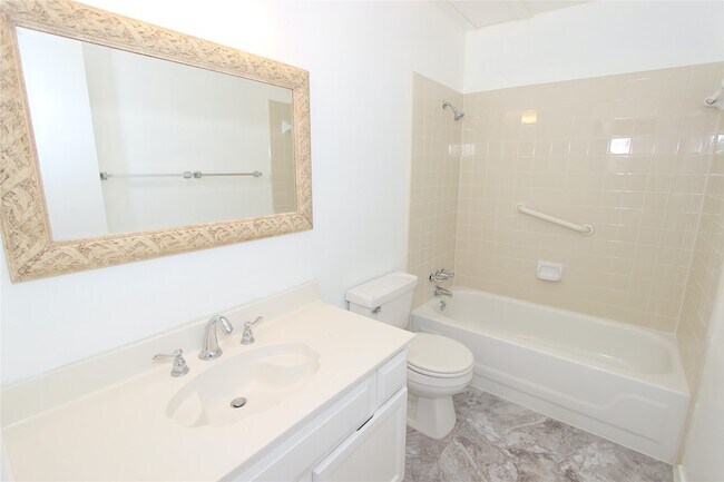 Building Photo - 10639 Braes Bend Dr