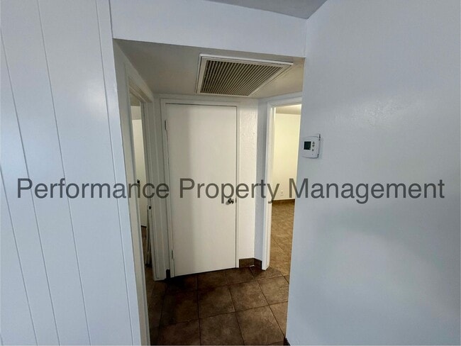 Building Photo - Cute 2 Bed/1 Bath in Lamont w/ RBP/Pest Co...