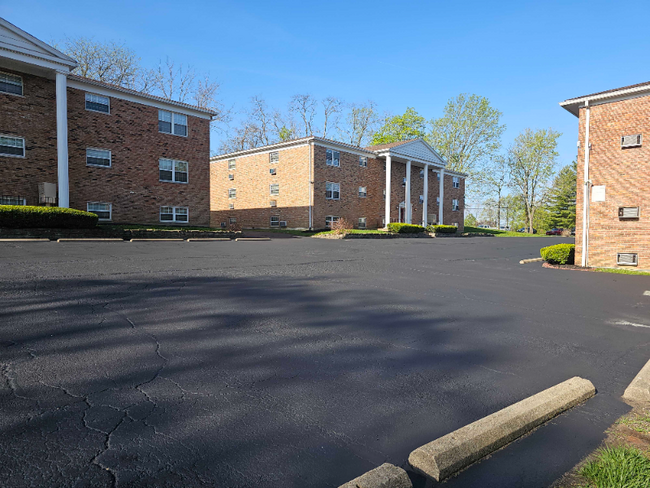 Building Photo - 5856 Highview Dr