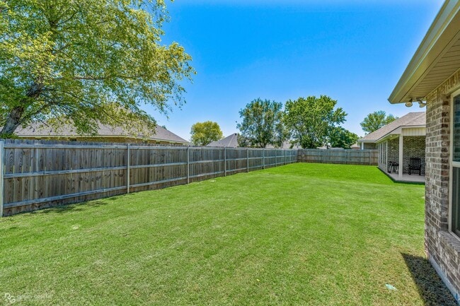 Building Photo - Beautiful 3 bedroom/2 bathroom in Willow Heights