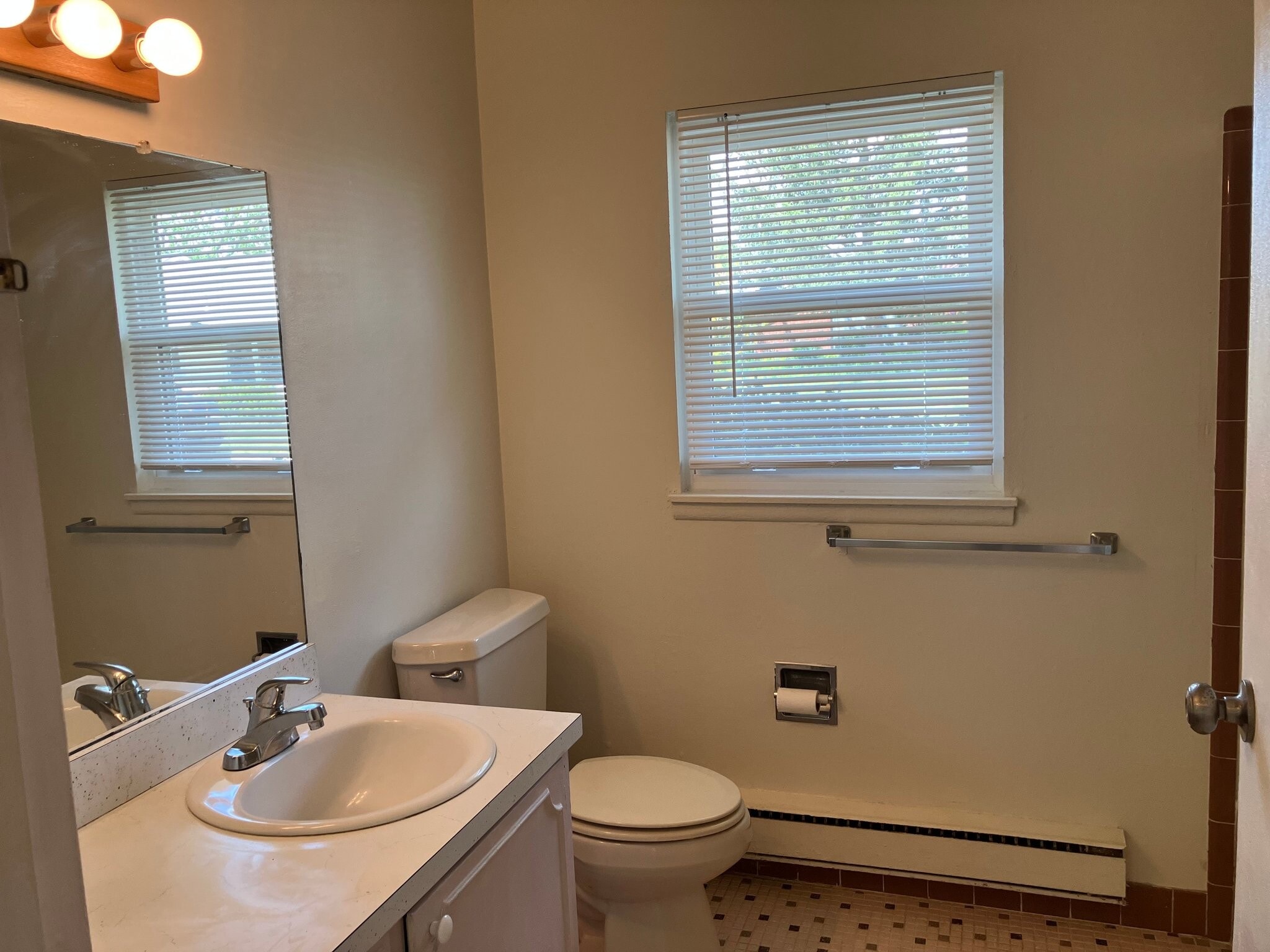 Building Photo - 335A Canterbury Ct