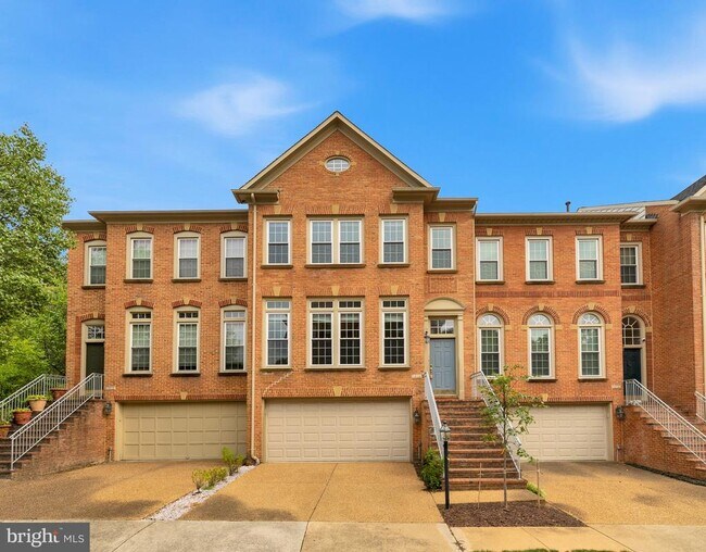 Building Photo - 1814 Fallbrook Ln