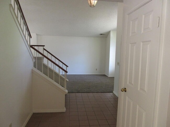 Building Photo - 4 Bed, 2.5 Bath Home with 3-Car Garage in Clovis Unified School District
