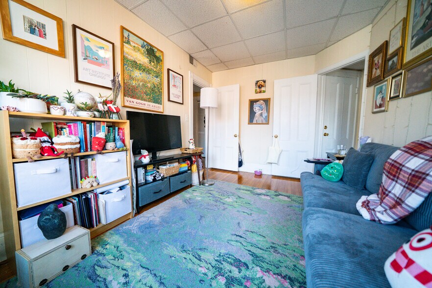 Building Photo - 826 Huntington Ave