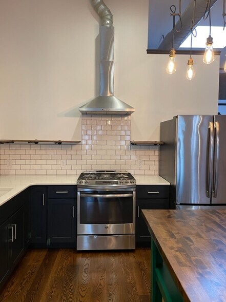 Kitchen - 307 N Riverfront Dr