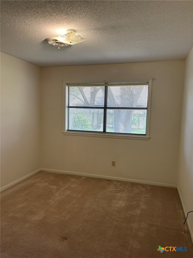Building Photo - 417 Ivanhoe Dr