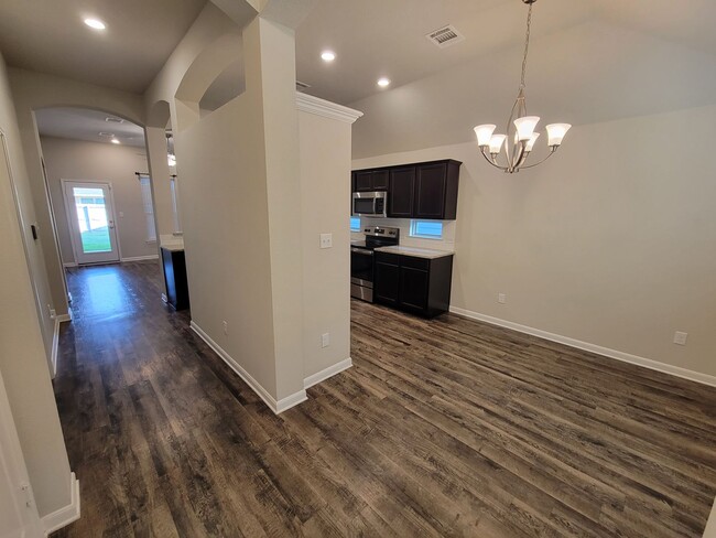 Building Photo - Bryan - 3 bedroom / 2 bath / 2 car garage house with fenced in back yard.