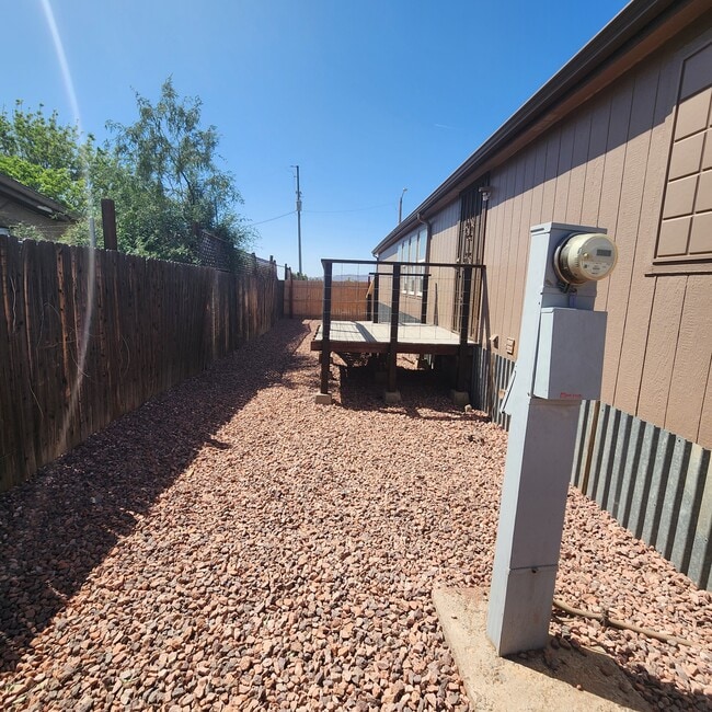 Building Photo - 21533 W Laura St