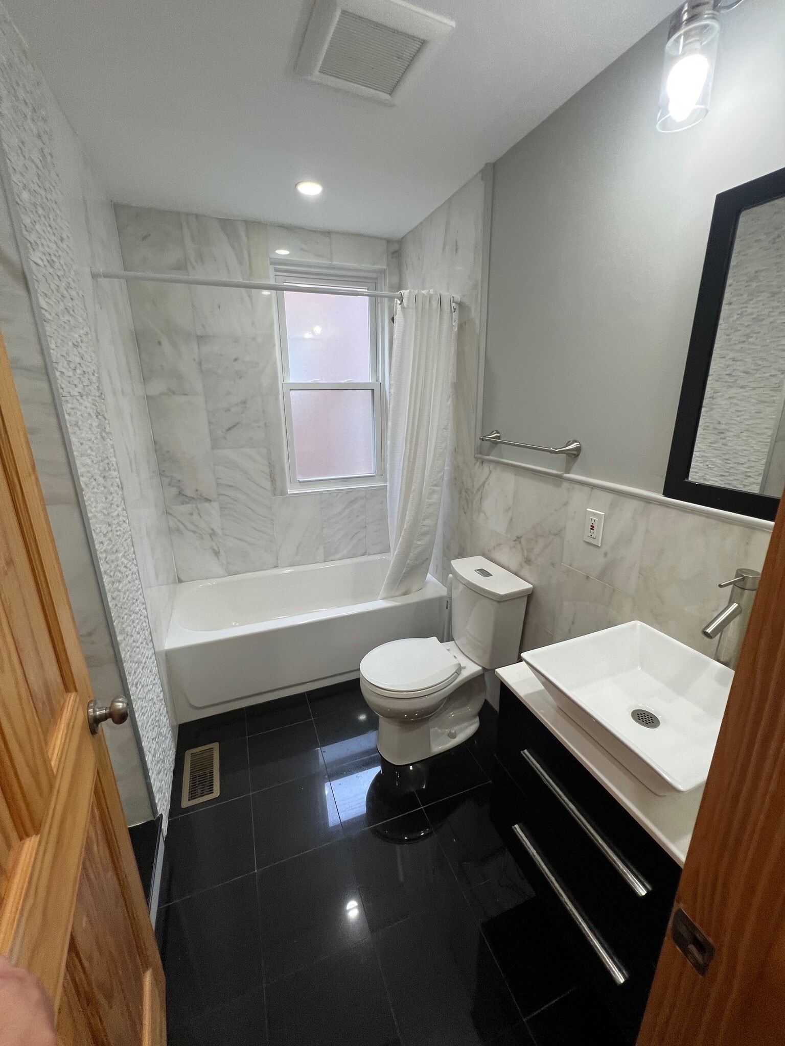 Building Photo - 152 Winchester St