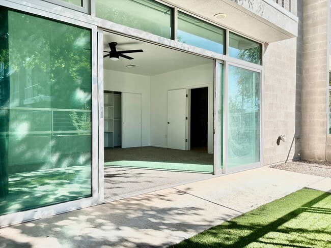 Building Photo - 374 S Farmer Ave