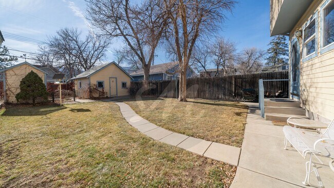 Building Photo - 1111 W Pikes Peak Ave