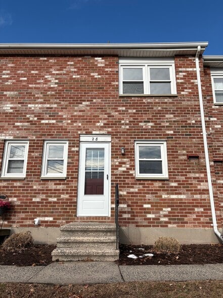 Main entrance with parking - 43 Hiltbrand Rd