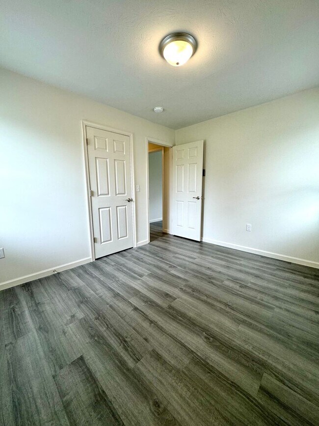Building Photo - Single Family Home for Rent in Dayton