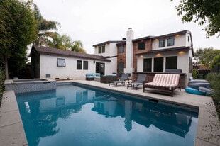 Building Photo - 4312 Mentone Ave