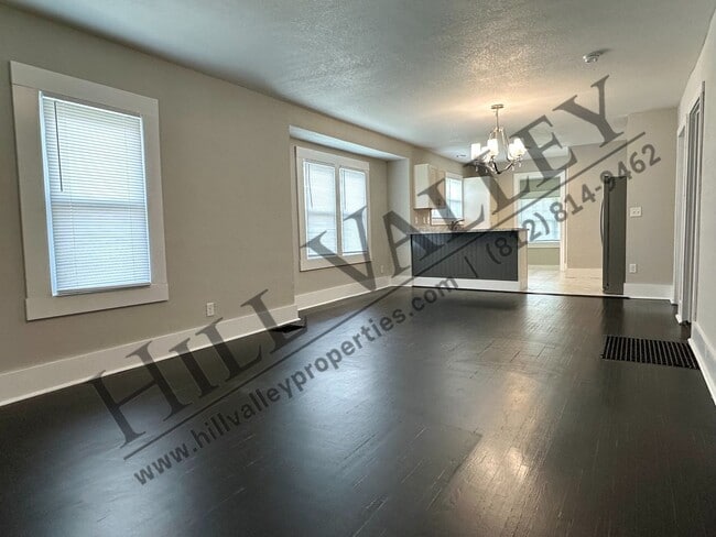 Building Photo - Two Bedroom Home