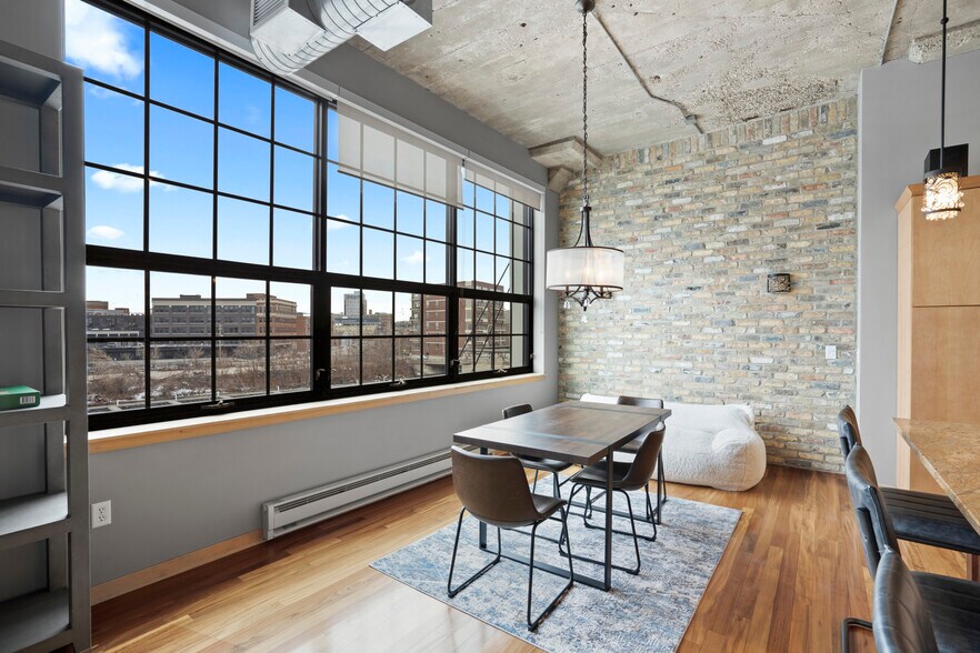 Dining Area - 311 E Erie St