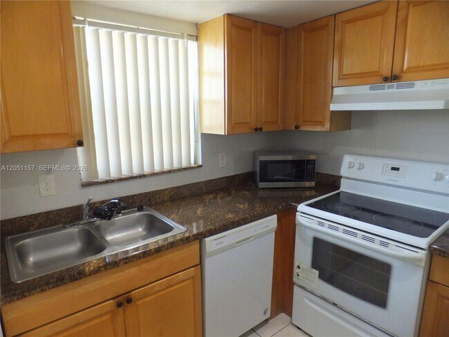 Building Photo - 16410 Miami Dr