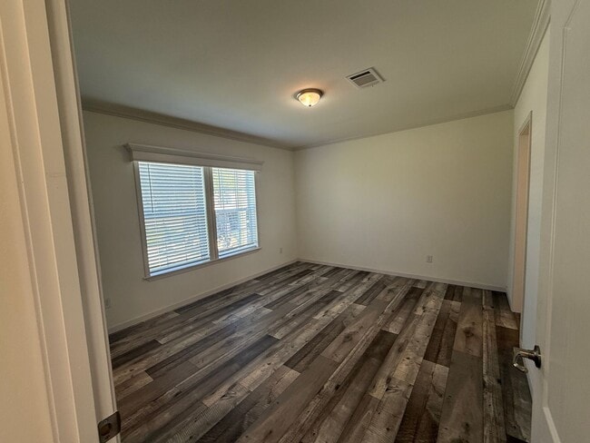 Building Photo - 112 Paradise Dr