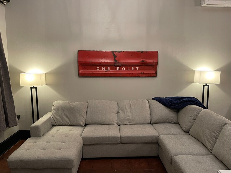 comfortable sectional - 725 S Baker St