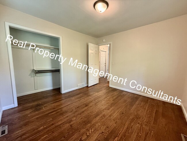 Building Photo - 2-Bedroom Home with Spacious Backyard & Deck