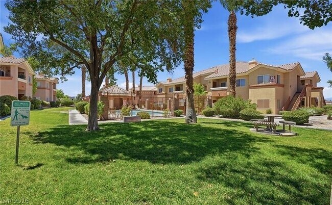 Building Photo - 1050 E Cactus Ave