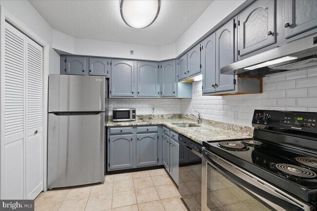 Primary Photo - 1301 N Courthouse Rd