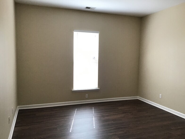 Building Photo - 12 Isle Of Palms E