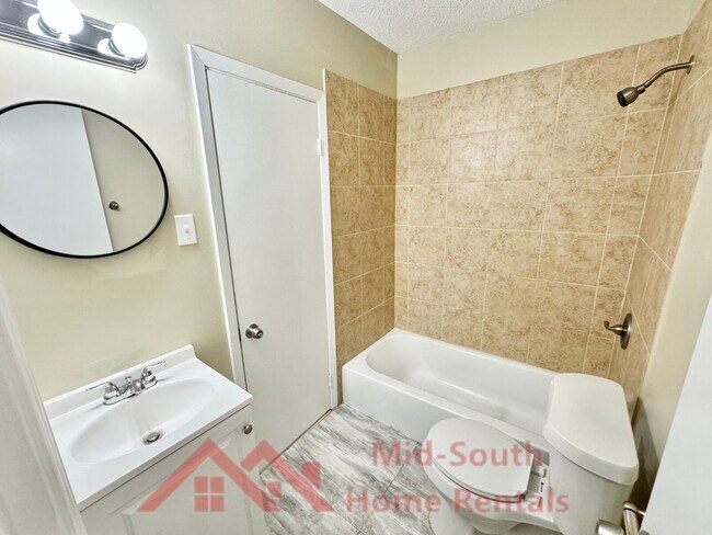 Building Photo - 2452 Debby Dr