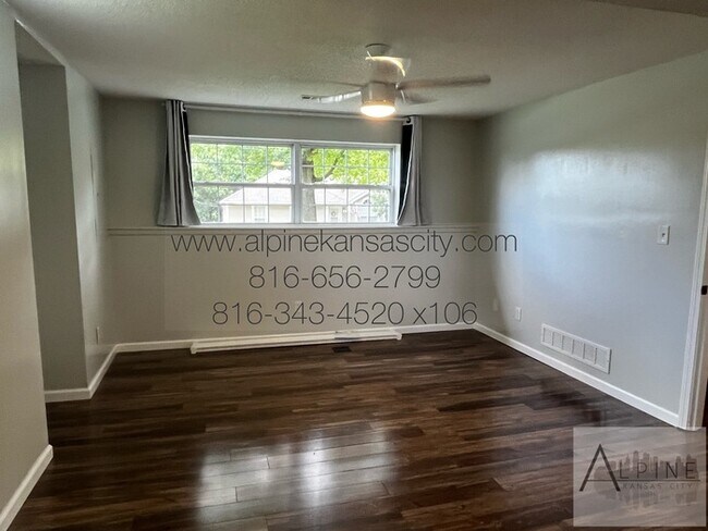 Building Photo - Northland Split Level All Electric!