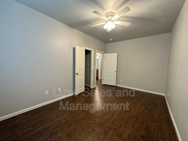 Building Photo - 4600 Loch Ln