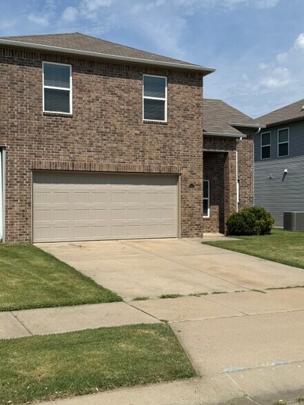 Super convenient location near MLK and Rupple Road! - 5074 W Claxton Circle