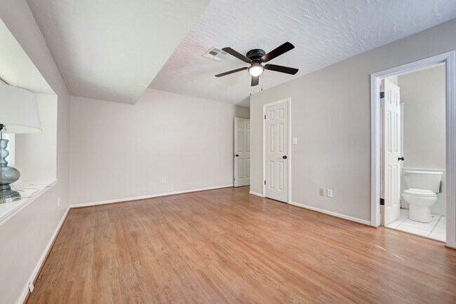 Building Photo - 1627 Surrey Dr