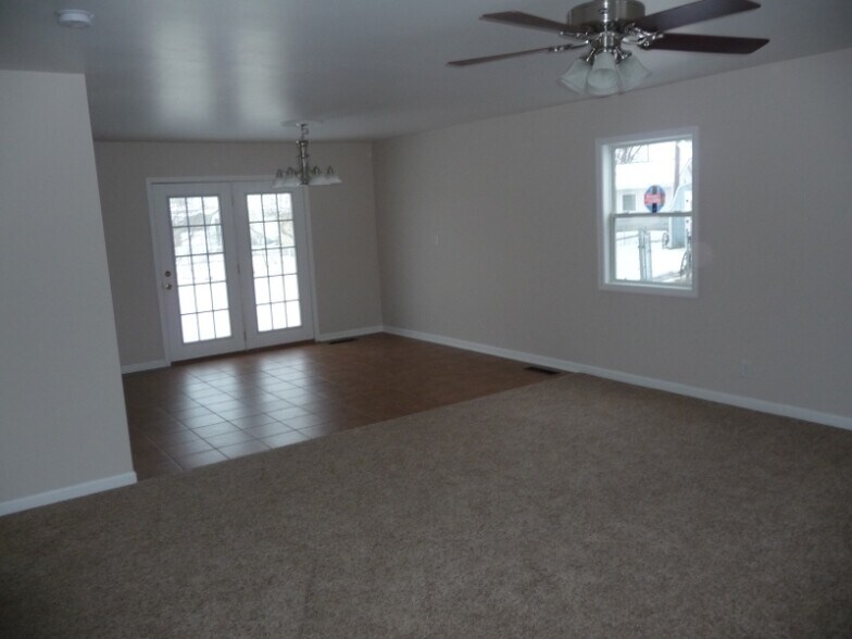 Building Photo - 1009 Archway Dr
