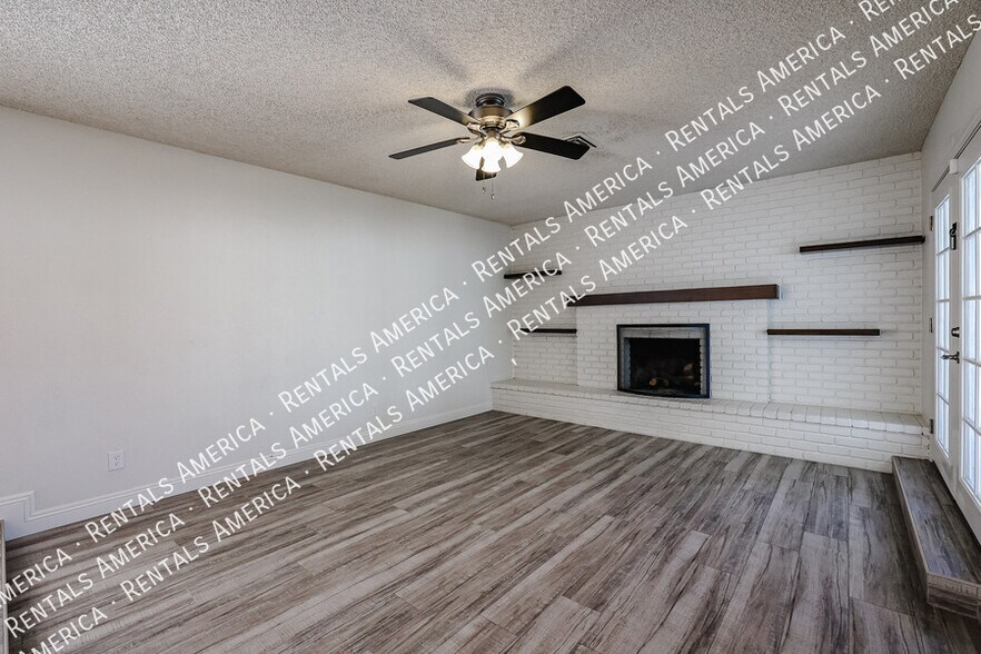 Building Photo - 10534 E Mercer Ln