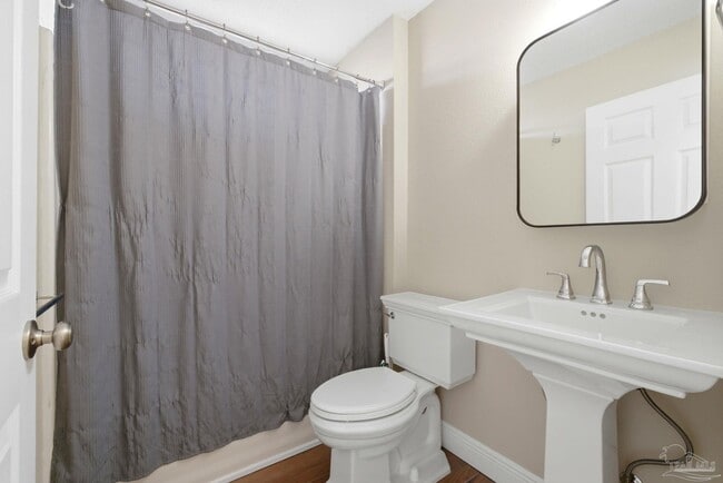 Building Photo - 520 Batten Blvd