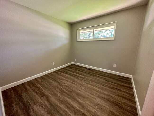 Building Photo - 4408 Lesher Dr