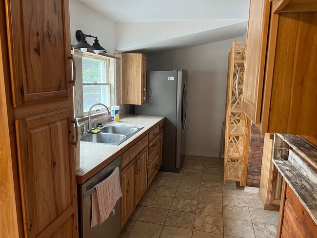 Building Photo - 69 Leroy Street