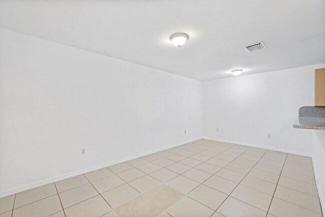 Building Photo - Cutler Bay Townhouse
