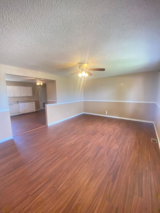Building Photo - 2 Bedroom plus 3 Non-Conforming Rooms, 2 B...