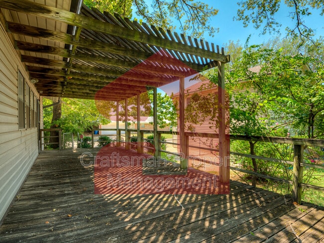 Building Photo - 1501 Gladstone Terrace