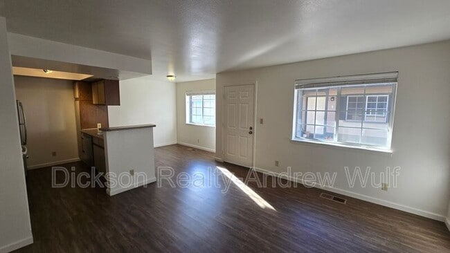 Building Photo - 247 Cheney St