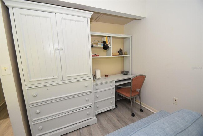 Building Photo - 1657 Brookhouse Cir